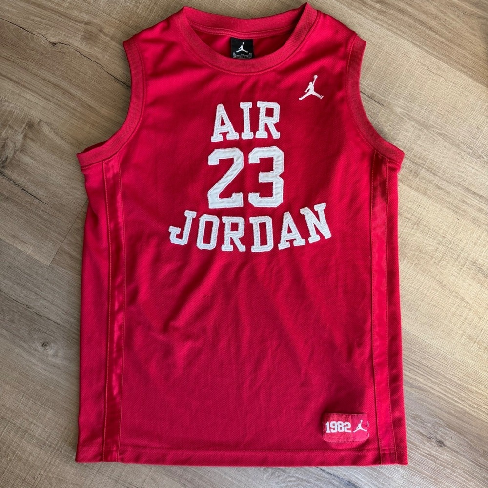 Jordan Boys XL Red Air 23 Jordan Sleeveless Mesh Basketball Jersey Shirt 1982